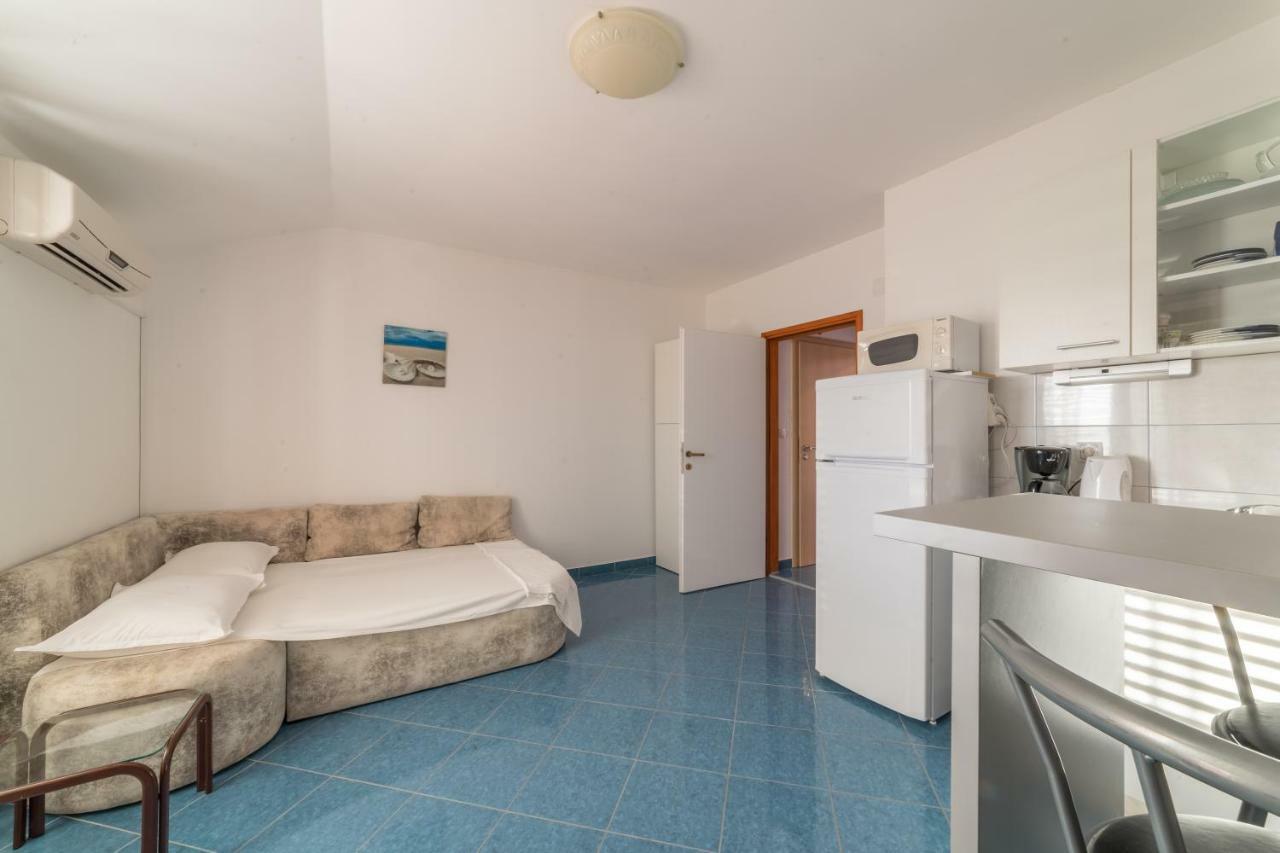 Apartments Jakovcev Betina  Exterior photo
