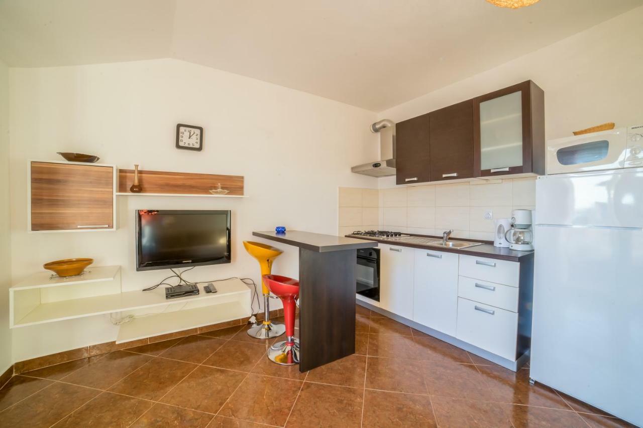 Apartments Jakovcev Betina  Exterior photo