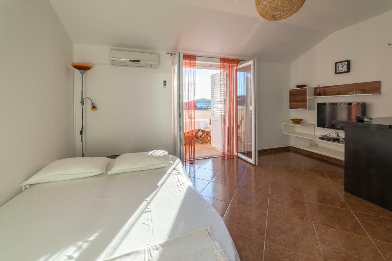Apartments Jakovcev Betina  Exterior photo